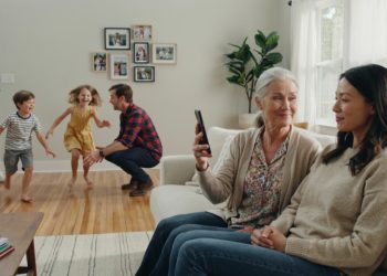 Childfree Woman Says She Doesn’t Feel Like An Aunt, Her Mom Strongly Disagrees Childfree Woman Says She Doesn’t Feel Like An Aunt, Her Mom Strongly Disagrees