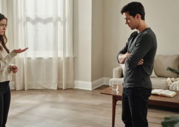 Fiancé Says They’re No Longer Engaged, Then Explodes When She Actually Takes Off Her Ring