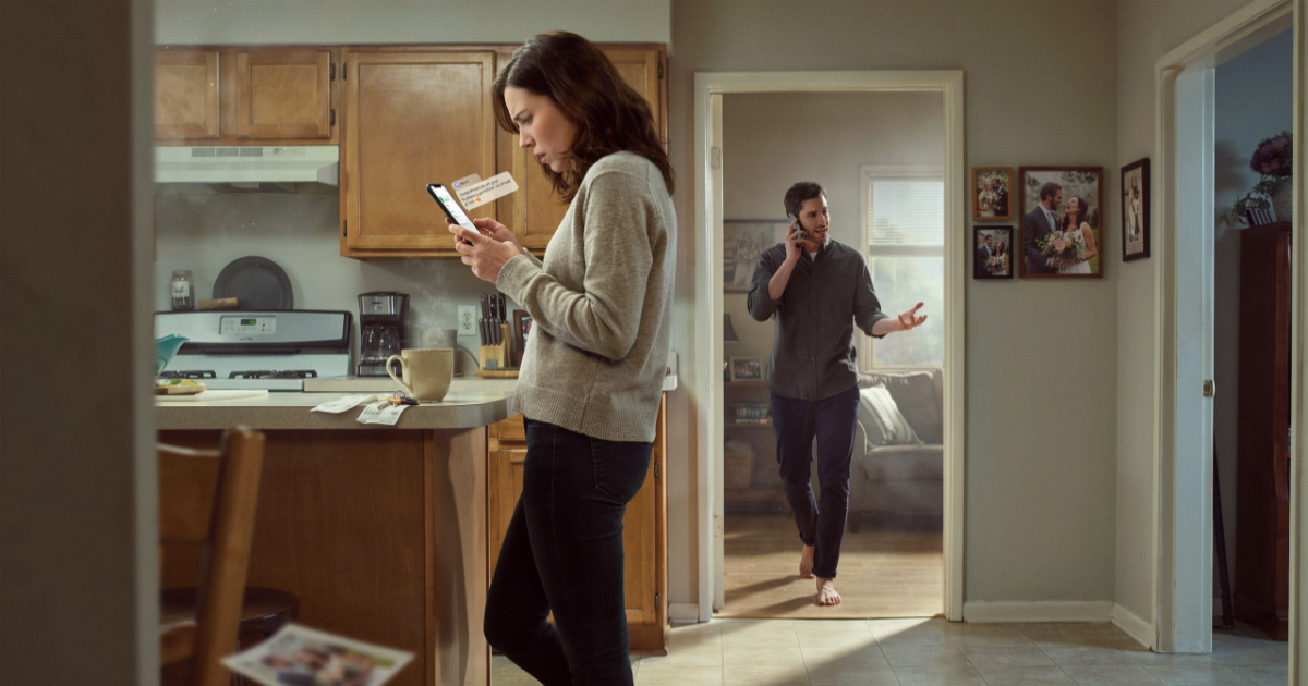 Husband Secretly Accepts a Promotion After Promising He Wouldn’t, Wife Finds Out From a Text Message Husband Secretly Accepts a Promotion After Promising He Wouldn’t, Wife Finds Out From a Text Message