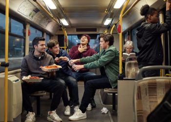 Teen Keeps Demanding a Stranger’s Food, So He Finally Hands Over the Spiciest Meal Possible