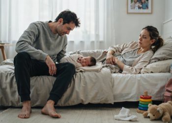 Dad Asks for 10 Minutes With His Newborn Before Cooking, His Postpartum Wife Says He Doesn’t Care