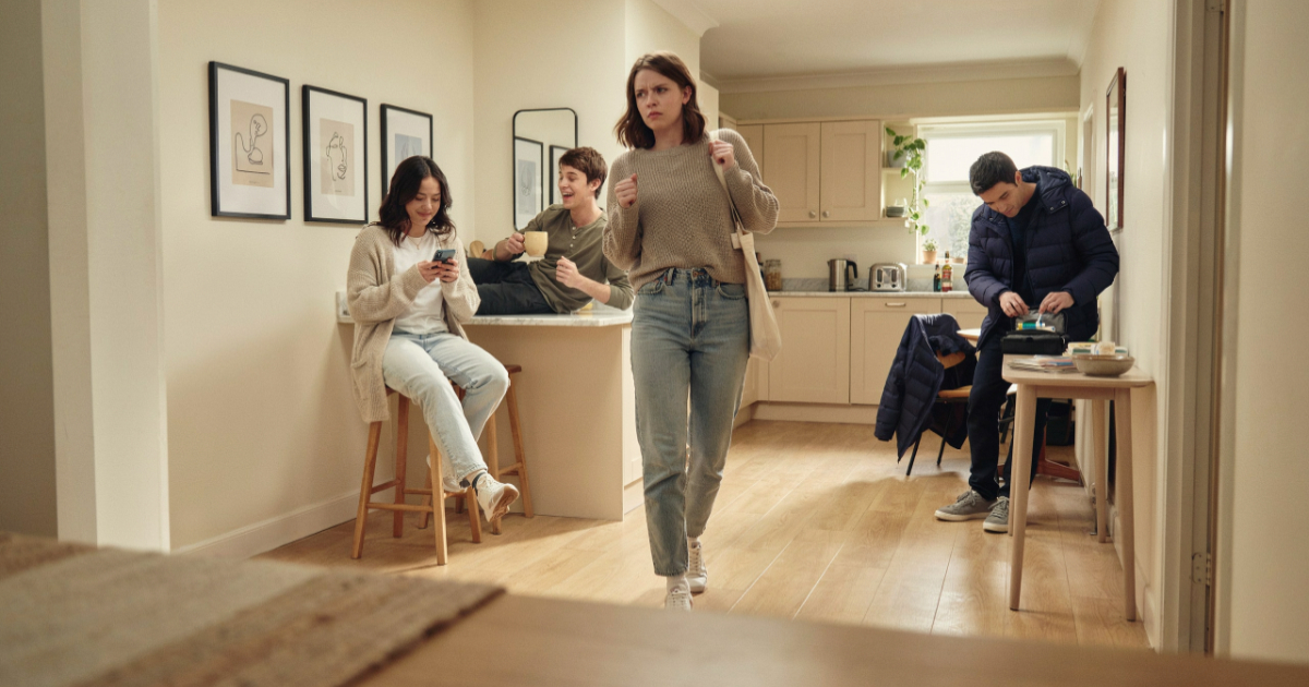 Woman Bans Housemate’s Boyfriend After He Basically Moves In Without Anyone Agreeing
