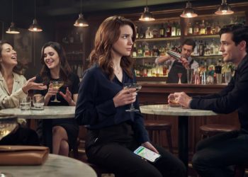 Woman Leaves a Bar After Finding Another Man Attractive, Then Wonders If She Betrayed Her Boyfriend Woman Leaves a Bar After Finding Another Man Attractive, Then Wonders If She Betrayed Her Boyfriend