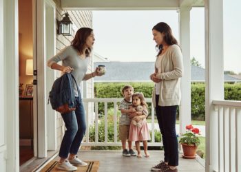 Woman Refuses to Babysit Again After Discovering Her Sister Lied About an “Emergency” to Take a Romantic Trip