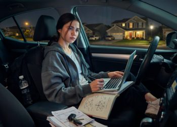 19-Year-Old Pays $800 Rent To Parents, But They Still Treat Her Like A Child 19-Year-Old Pays $800 Rent To Parents, But They Still Treat Her Like A Child