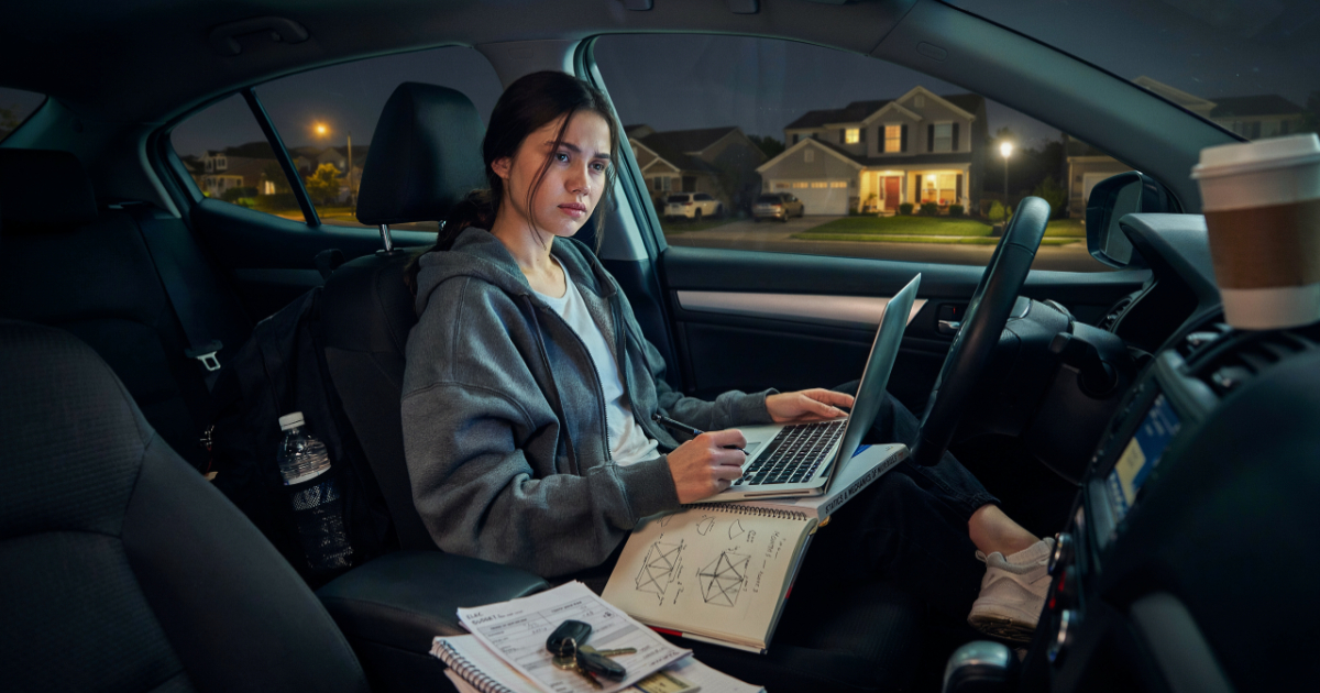 19-Year-Old Pays $800 Rent To Parents, But They Still Treat Her Like A Child