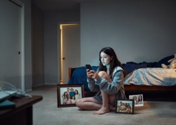 Teen Finds Stepmom’s Secret Reddit Account, Then Discovers The Truth About Their Relationship
