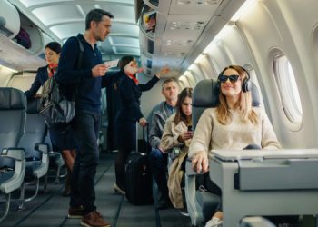 Woman Pretends To Sleep In A Stranger’s Plane Seat, Then Gets Called Out Before Takeoff