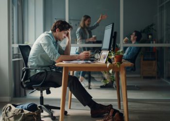 26-Year-Old Says Work Feels Unbearable, Then Wonders How Everyone Else Keeps Going 26-Year-Old Says Work Feels Unbearable, Then Wonders How Everyone Else Keeps Going