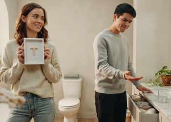 Woman Frames Her Old IUD As A Trophy, But Her Boyfriend Thinks It Goes Too Far Woman Frames Her Old IUD As A Trophy, But Her Boyfriend Thinks It Goes Too Far