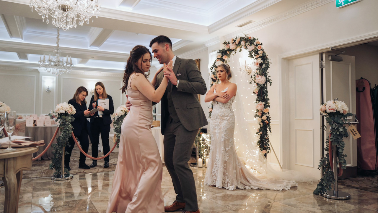 Bride Refuses To Drop The Intimate Dance, So Her Maid Of Honor Walks Away Instead Bride Refuses To Drop The Intimate Dance, So Her Maid Of Honor Walks Away Instead