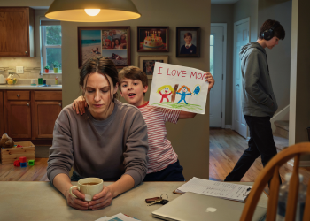 Mom Admits She Loves Her Youngest More, Then Confesses Why Her Oldest Pushes Her Away Mom Admits She Loves Her Youngest More, Then Confesses Why Her Oldest Pushes Her Away