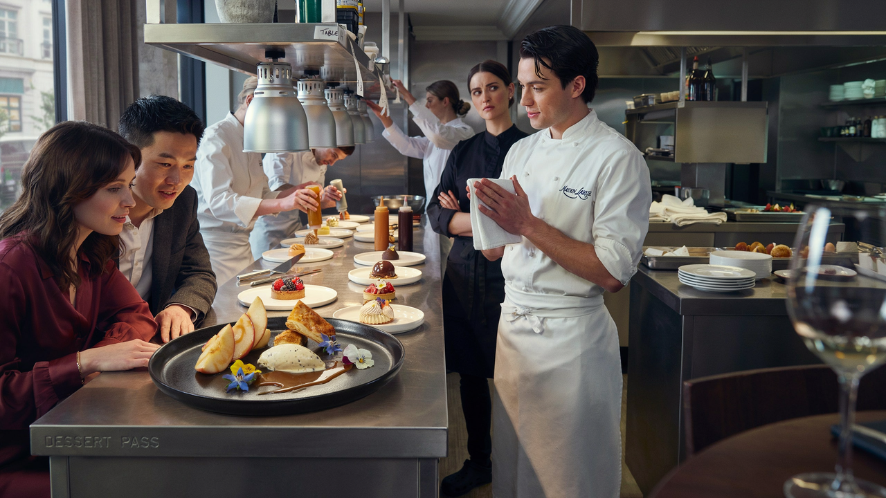 Server Keeps Rewriting His Desserts Until the Pastry Chef Finally Calls Her Out at the Table Server Keeps Rewriting His Desserts Until the Pastry Chef Finally Calls Her Out at the Table