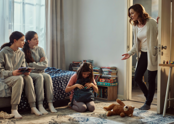 Twin Sisters Find Their Stolen Nintendo Hidden Away, But Their Little Sister Finally Admits the Truth