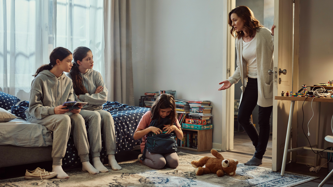 Twin Sisters Find Their Stolen Nintendo Hidden Away, But Their Little Sister Finally Admits the Truth
