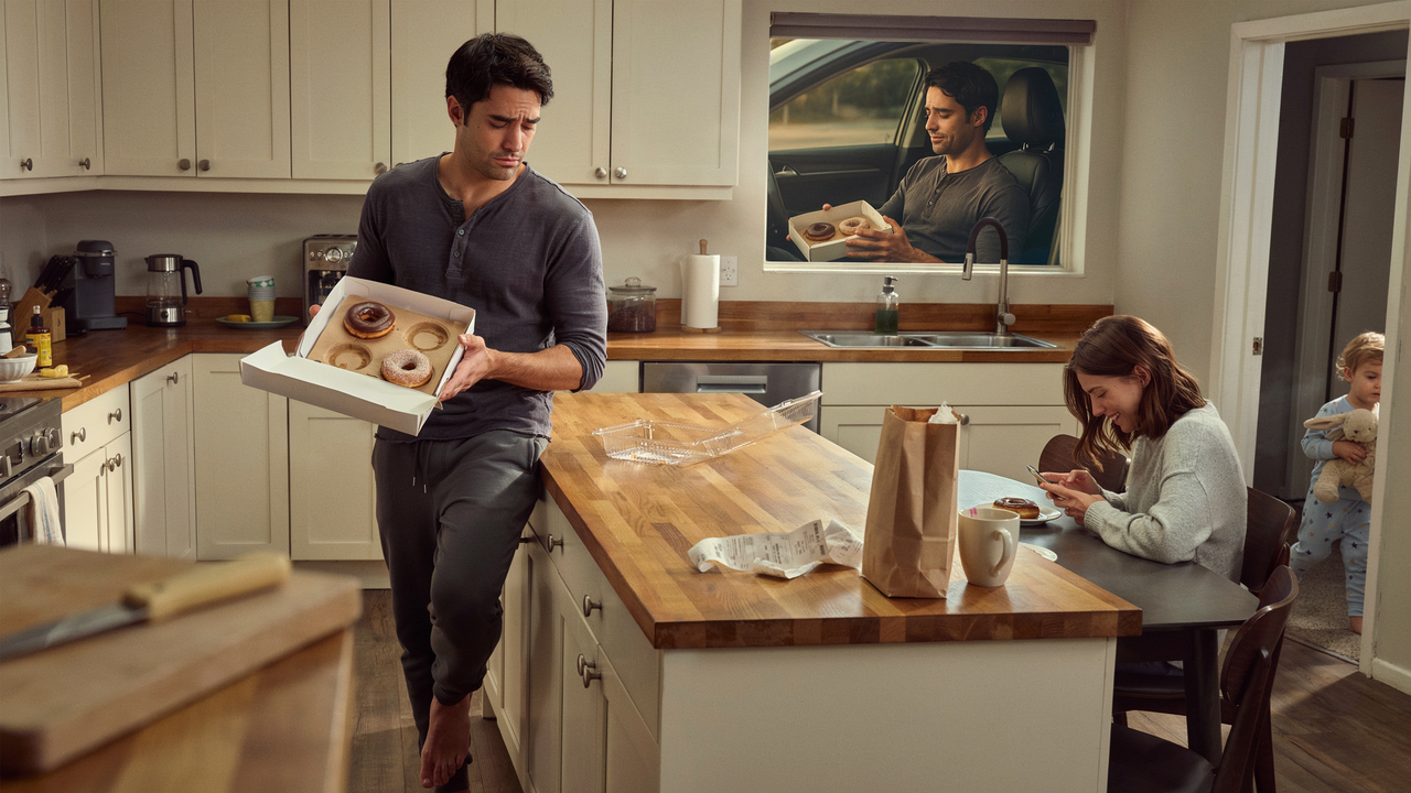 He Bought Everyone Expensive Donuts, Then His Family Called Him Selfish for Saving Two He Bought Everyone Expensive Donuts, Then His Family Called Him Selfish for Saving Two