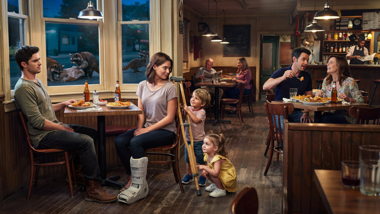 Parents Let Their Kids Harass a Couple’s Table, Then Get Angry When They’re Asked to Stop Touching Crutches