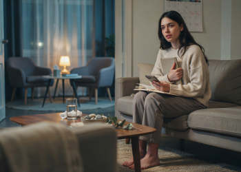 Woman Develops Feelings for Her Therapist, But One Boundary Crossing Changes Everything