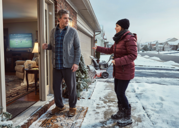 Retired Man Clears His Neighbors’ Driveways, But One Woman Demands Free Snow Service Retired Man Clears His Neighbors’ Driveways, But One Woman Demands Free Snow Service