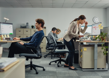 Coworker Tries to Boss This Woman Around, Then Panics When She Stops Doing Her Favors Early Coworker Tries to Boss This Woman Around, Then Panics When She Stops Doing Her Favors Early