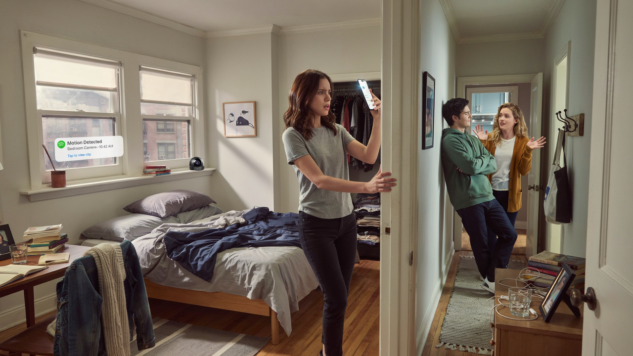 Roommates Enter Her Bedroom Without Permission, Then Get Upset She Has A Camera