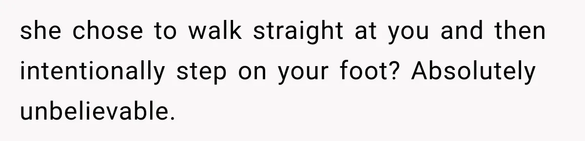 Woman Walks Straight Into A Man At Penn Station, Then Acts Like He’s The Problem she chose to walk straight at you and then intentionally step on your foot? Absolutely unbelievable.