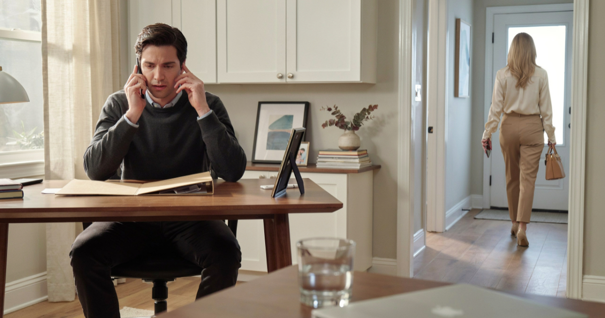 Husband Discovers Wife’s Ongoing Affair and Watches Her Leave for Another Secret Meeting