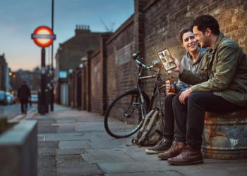 Stranger Sees Someone Crying After A Terrible Day, Then Pulls Two Beers From His Backpack