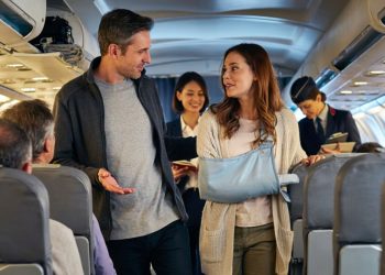 Man Gives Up His First-Class Upgrade To A Stranger, And 20 Years Later They’re Still Friends