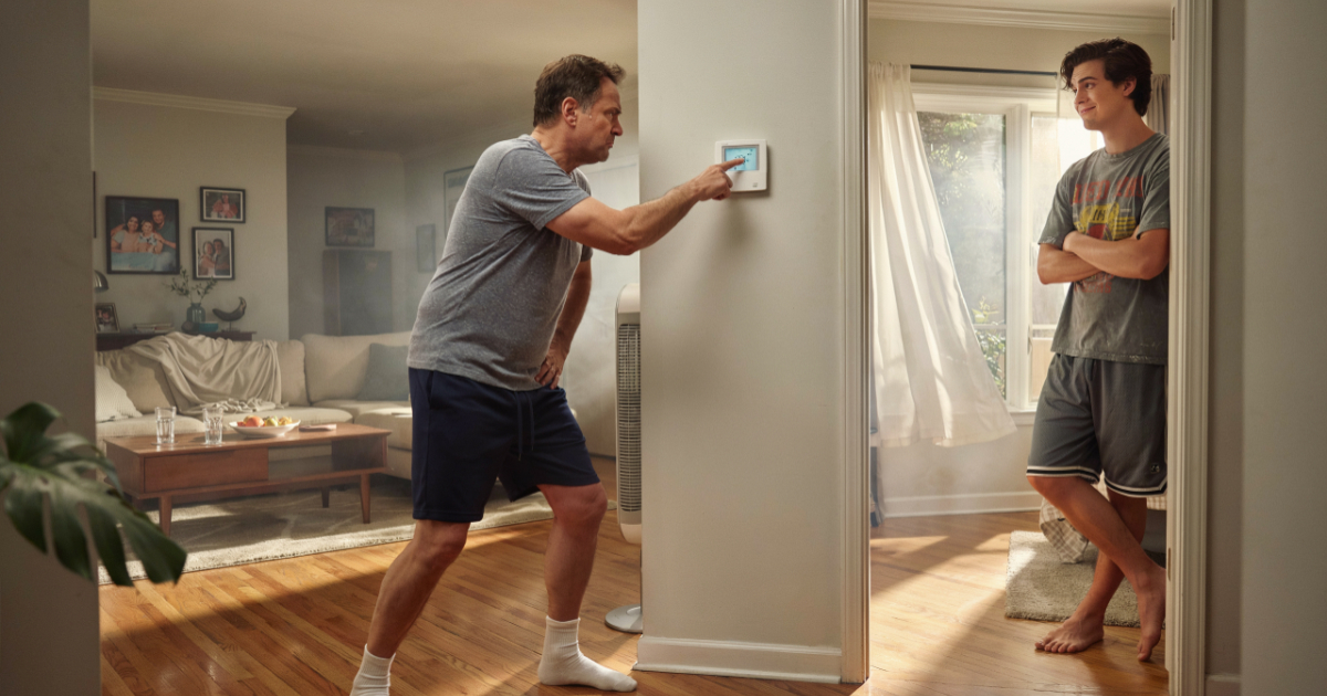 Dad Asks Reddit If He’s Wrong For His Son’s Weird Bedroom Habit, And Chaos Begins