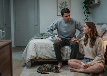 Man Says He Won’t Carry His Wife Anymore, And Reddit Immediately Spots The Joke
