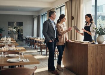 Man Walks Out of Restaurant After Staff Insist on His Phone Number and Email