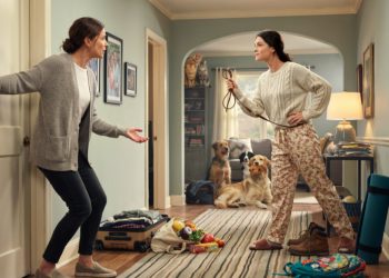 Woman Lets Friend Stay For Two Days, Then Guest Demands She Move Out Woman Lets Friend Stay For Two Days, Then Guest Demands She Move Out
