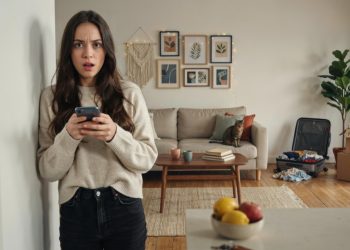 Estranged Sister Decides She’s Moving Into Woman’s New Apartment, But Nobody Invited Her