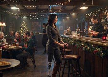 Stranger Mocked Woman’s Limp at a Bar, Then Learned the Real Reason Behind It