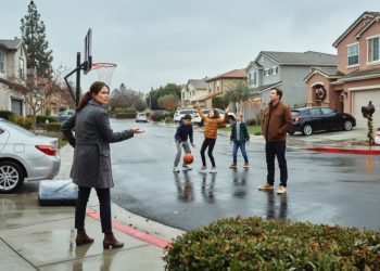 Dad Puts Kids’ Basketball Hoop Outside Neighbor’s House, Then Asks “Where?” When Told to Move It