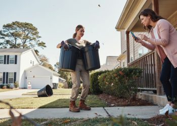 Neighbor Accuses Woman of Stealing Trash Cans, Then Learns She Had Permission the Whole Time