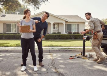Salesman Ignores Woman Homeowner, Questions Her Husband’s Pride, Then Gets Barked Off the Property