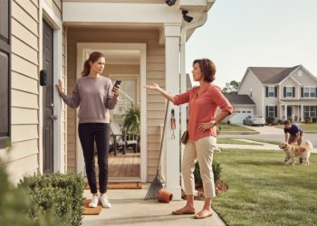 Woman Gets Told to Move Because She Never Properly Introduced Herself to a Neighbor
