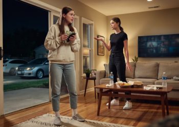 Teen Gets Invited to Dinner, Then Her Friend Demands $14 Before She Can Leave