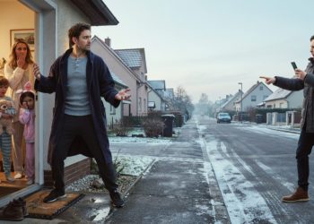 Neighbor Wakes Entire Family at 6 A.M. Over an “Impassable” Road Nobody Can Find Neighbor Wakes Entire Family at 6 A.M. Over an “Impassable” Road Nobody Can Find