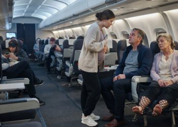 Pregnant Passenger Gives Up Her Seat, Then Watches Her Rowmate Break the Seat in Front