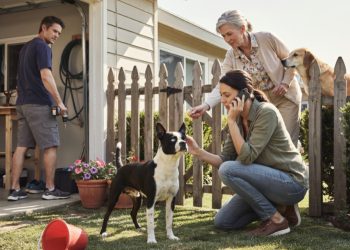 Woman Overhears Neighbor Discussing Her Puppy Like He’s Available, Then Starts Installing Cameras Woman Overhears Neighbor Discussing Her Puppy Like He’s Available, Then Starts Installing Cameras