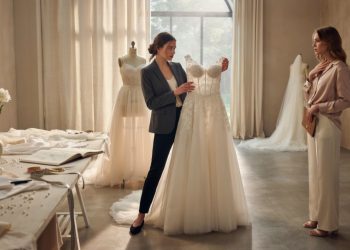 Designer Refuses Sister’s Wedding Dress Request, And Reddit Turns The Drama Into Chaos