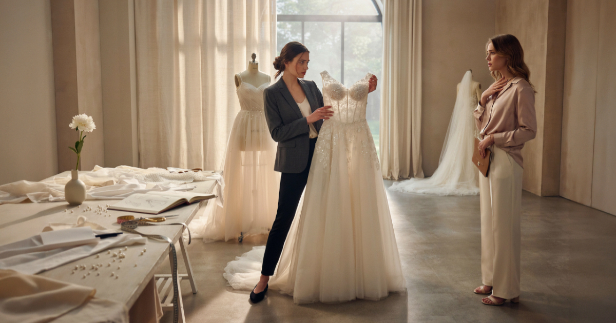 Designer Refuses Sister’s Wedding Dress Request, And Reddit Turns The Drama Into Chaos