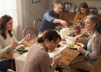 Woman Finally Calls Out Aunt’s Constant Insults, And Her Mom Says She’s The Problem