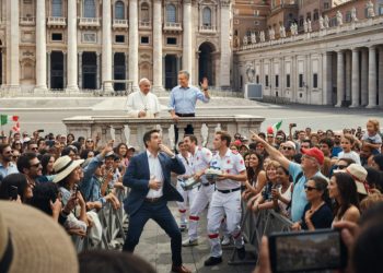 Man Claims He Knows Everyone, Then Even The Pope Ends Up Looking Like Dave’s Plus-One