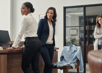 Boss Treats Employee Poorly Until Learning Her Ethnicity, Then Suddenly Becomes Respectful Boss Treats Employee Poorly Until Learning Her Ethnicity, Then Suddenly Becomes Respectful