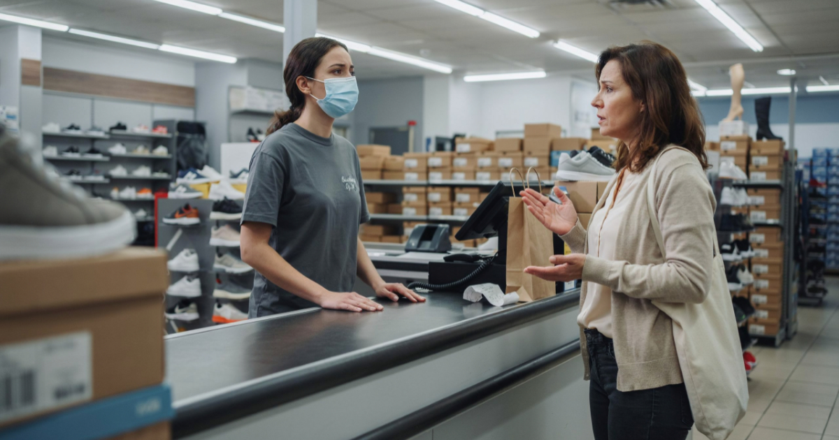 Customer Mocks Retail Worker’s Mask, Then One Personal Answer Ends the Conversation Customer Mocks Retail Worker’s Mask, Then One Personal Answer Ends the Conversation