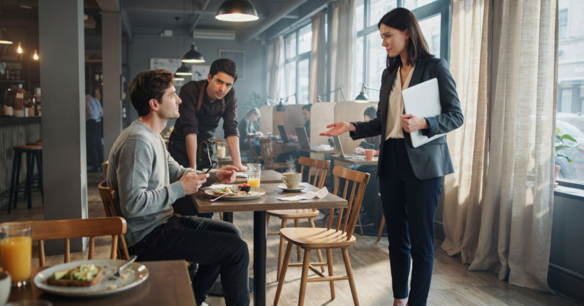 Woman Wants a Stranger’s Café Table for All-Day Meetings, but the Customer Refuses to Move
